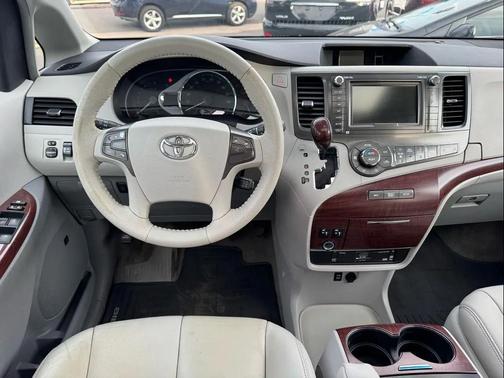 2014 Toyota Sienna XLE