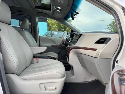 2014 Toyota Sienna XLE