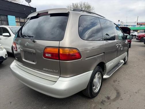1999 Toyota Sienna XLE