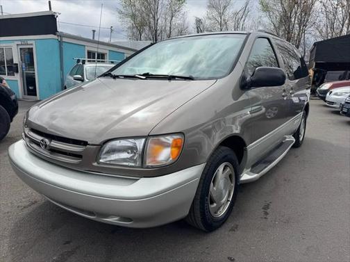 1999 Toyota Sienna XLE