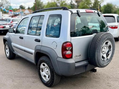 Bright Silver Metallic Clearcoat 2006 Jeep Liberty Sport