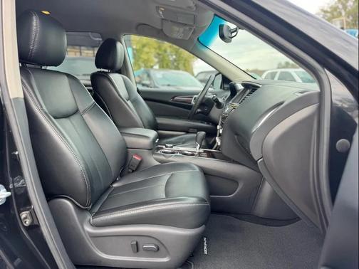 2016 Nissan Pathfinder SL