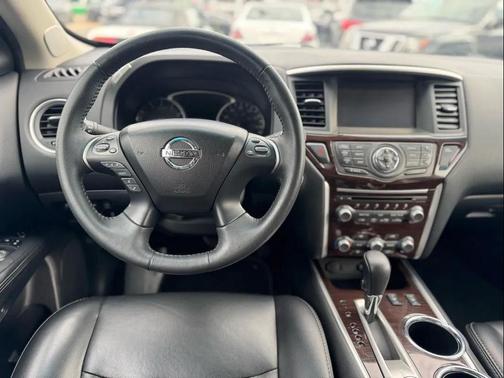 2016 Nissan Pathfinder SL
