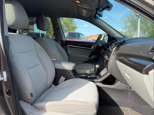 Titanium Silver 2013 Kia Sorento LX