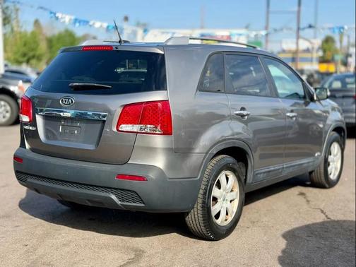 Titanium Silver 2013 Kia Sorento LX