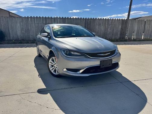 2017 Chrysler 200 Limited