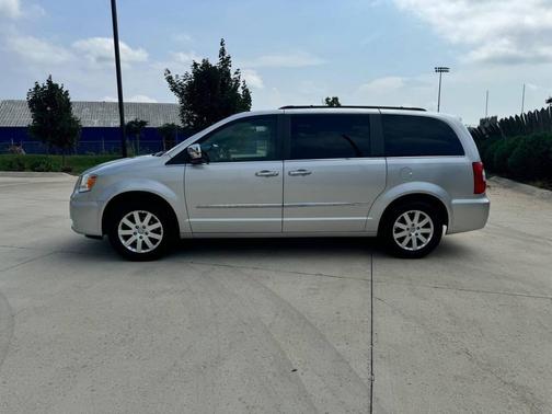 2011 Chrysler Town & Country Touring-L