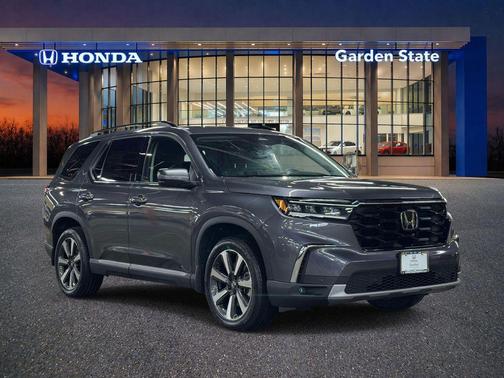 Modern Steel Metallic 2023 Honda Pilot