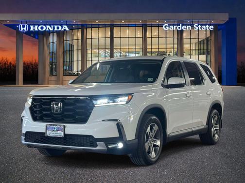 Platinum White Pearl 2023 Honda Pilot