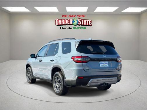 Sonic Gray Pearl 2023 Honda Pilot