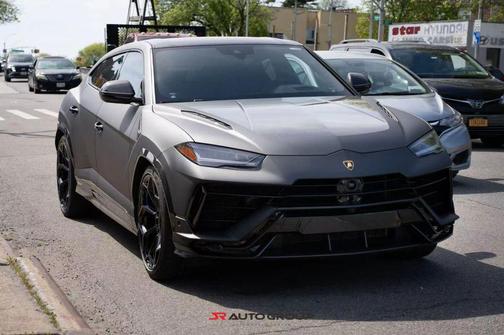 2023 Lamborghini Urus Performante