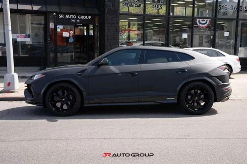2023 Lamborghini Urus Performante