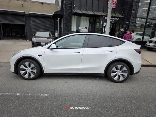 Pearl White Multi-Coat 2021 Tesla Model Y Long Range Dual Motor All-Wheel Drive