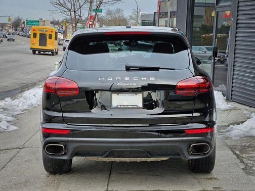 Black 2016 Porsche Cayenne Cayenne