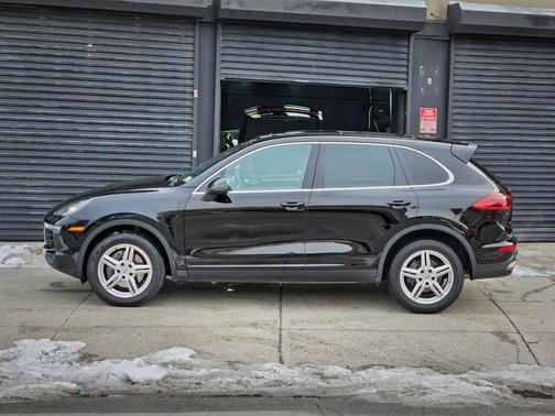 Black 2016 Porsche Cayenne Cayenne