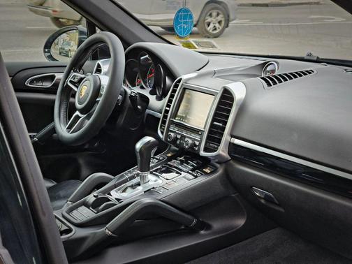 Black 2016 Porsche Cayenne Cayenne