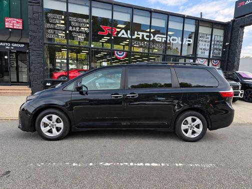 Midnight Black Metallic 2019 Toyota Sienna LE