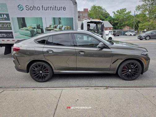 Manhattan Green Metallic 2025 BMW X6 xDrive40i