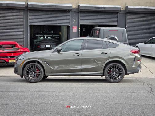 Manhattan Green Metallic 2025 BMW X6 xDrive40i