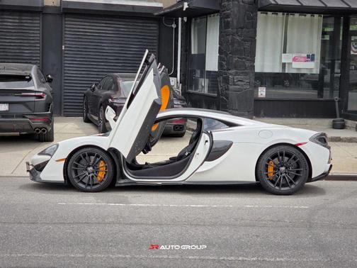 White 2016 McLaren 570S Coupe 2D