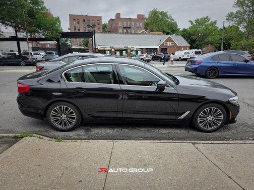 Black Sapphire Metallic 2019 BMW 530 xDrive
