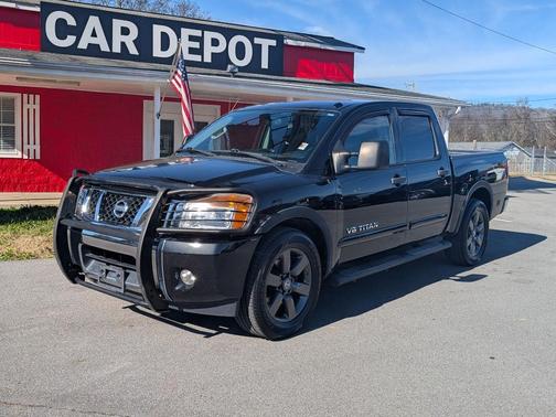 2015 Nissan Titan SV