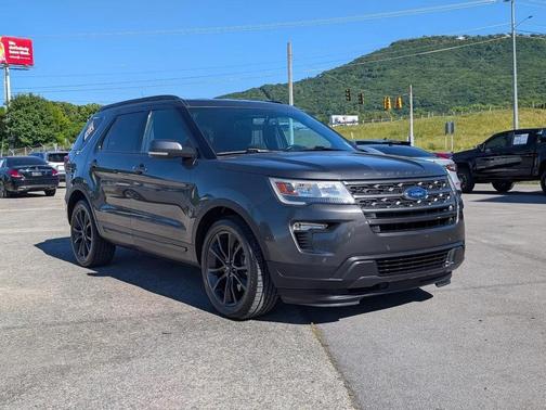 Magnetic Metallic 2019 Ford Explorer XLT