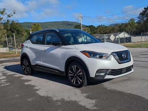 2020 Nissan Kicks SR