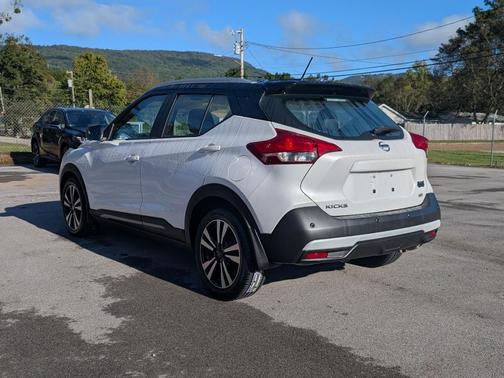 2020 Nissan Kicks SR