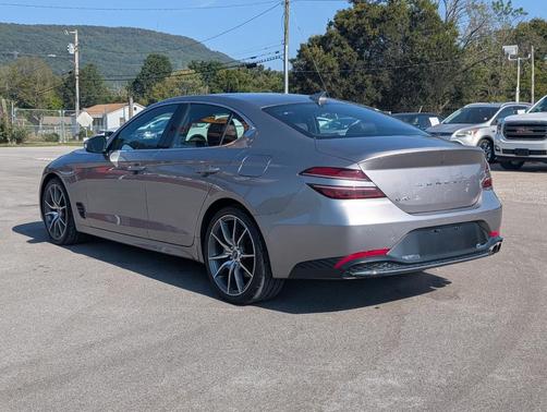 2022 Genesis G70 2.0T RWD