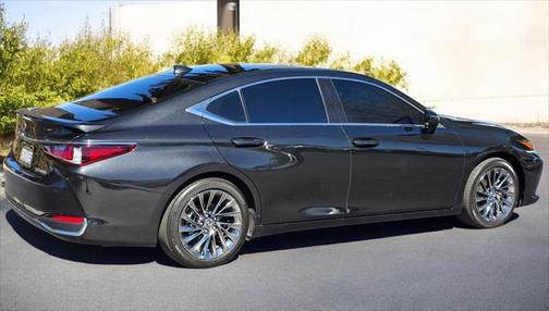 2024 Lexus ES 300h Luxury