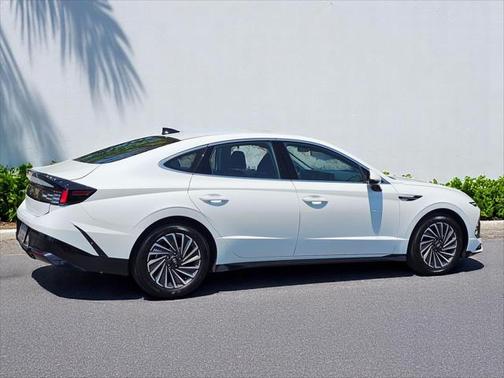 2024 Hyundai SONATA Hybrid SE