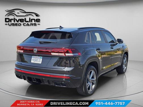 Deep Black Pearl 2025 Volkswagen Atlas Cross Sport 2.0T SEL
