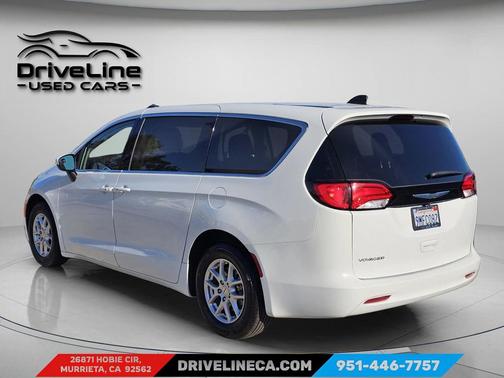 2022 Chrysler Voyager LX