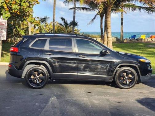 2017 Jeep Cherokee Sport