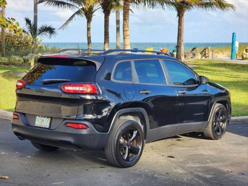 2017 Jeep Cherokee Sport