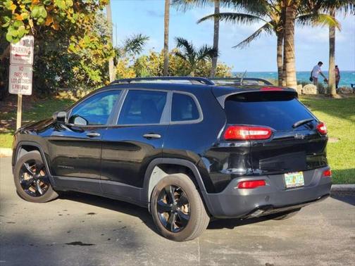 2017 Jeep Cherokee Sport