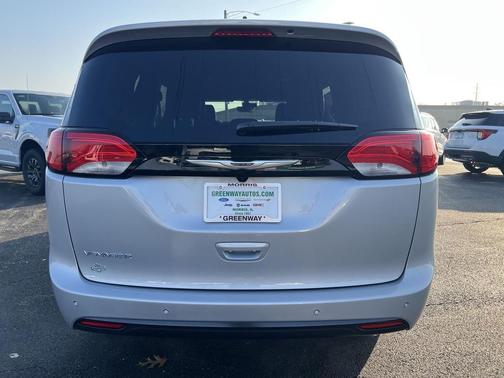 2026 Chrysler Voyager LX