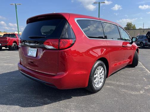 2026 Chrysler Voyager LX