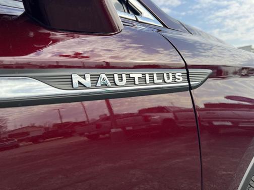 2022 Lincoln Nautilus Reserve