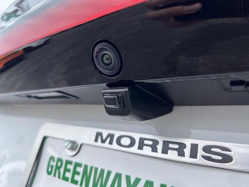 Bright White Clearcoat 2027 Chrysler Pacifica L