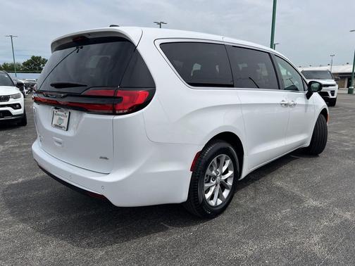 Bright White Clearcoat 2027 Chrysler Pacifica L