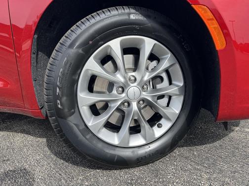 Red Hot Pearlcoat 2027 Chrysler Pacifica L