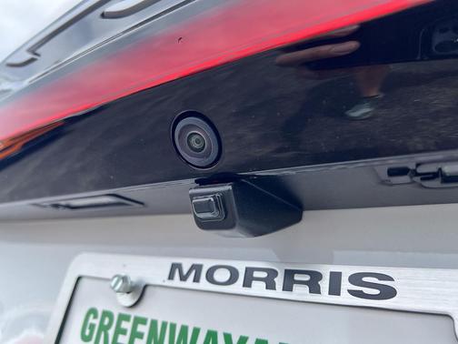 Bright White Clearcoat 2027 Chrysler Pacifica L