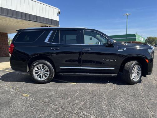 2023 GMC Yukon SLT
