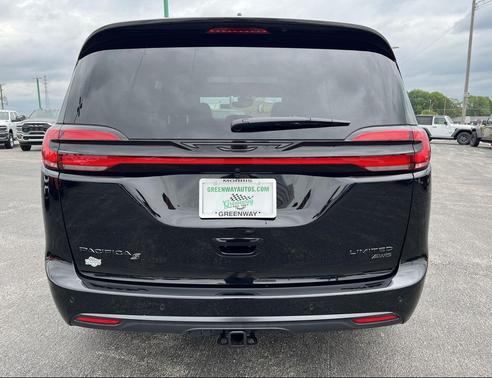 Diamond Black Crystal Pearlcoat 2027 Chrysler Pacifica Limited