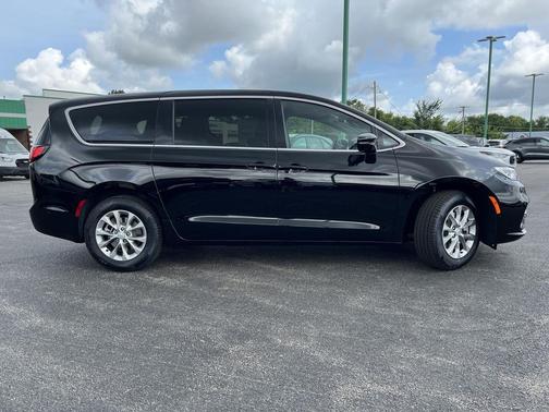 2025 Chrysler Pacifica L
