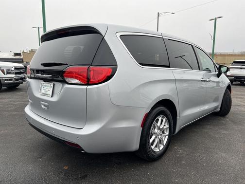 2026 Chrysler Voyager LX