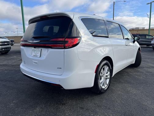 2026 Chrysler Pacifica L