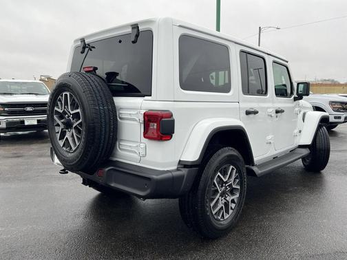 2026 Jeep Wrangler 4-Door Sahara 4x4